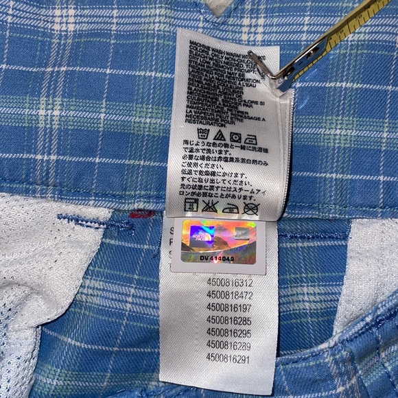 The North Face 10â V-Back Plaid Shorts, Size 6 - Picture 13 of 14